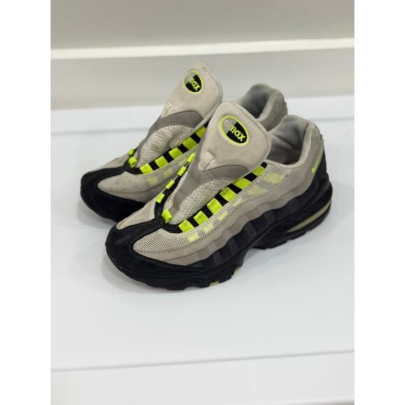 2016 Nike Air Max 95 OG Neon Grey 307565-077 Youth Size 6Y / Women’s Size 7.5 - Picture 9 of 10